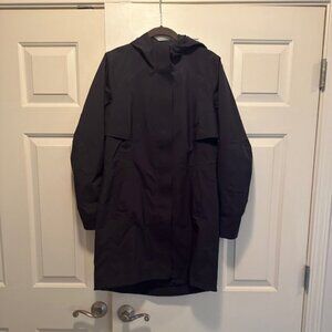 Lululemon Raincoat - Size 4 - Like New!